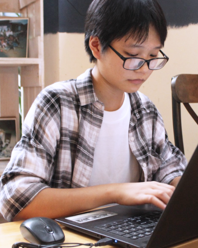 Staff_NguyenThiLinhLinh